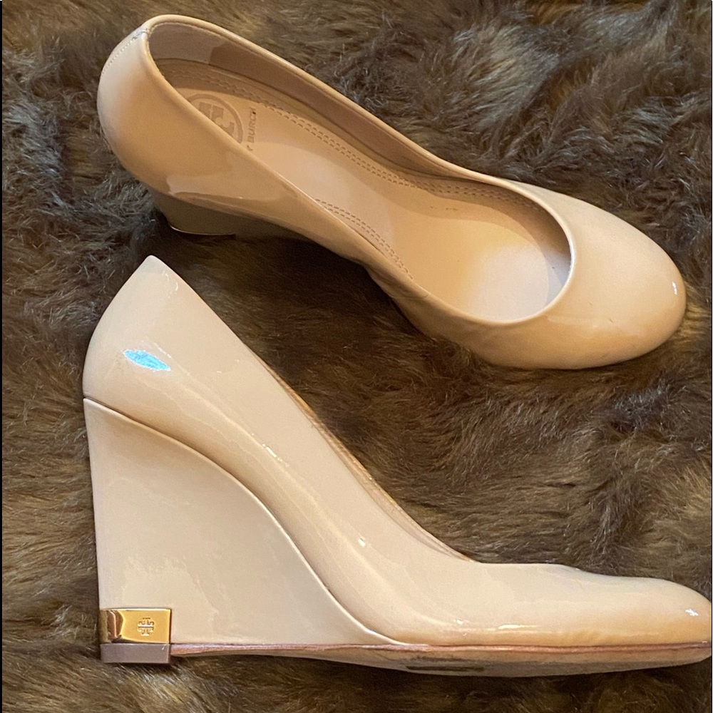 Tory Burch wedge nude patent leather heels
